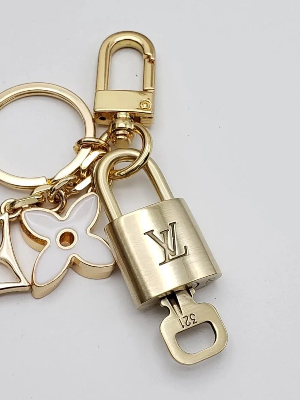 Authentic Louis Vuitton Gold Padlock 🔑 Keychain Bag Flower Charm LV - Picture 8 of 13